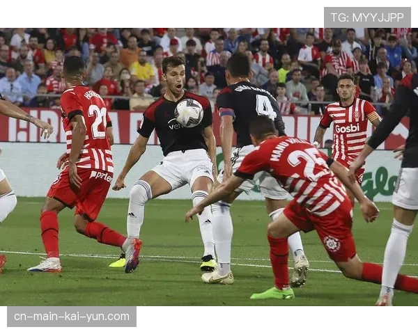 奥萨苏纳主场八场不败 防守体系稳固成中游球队典范